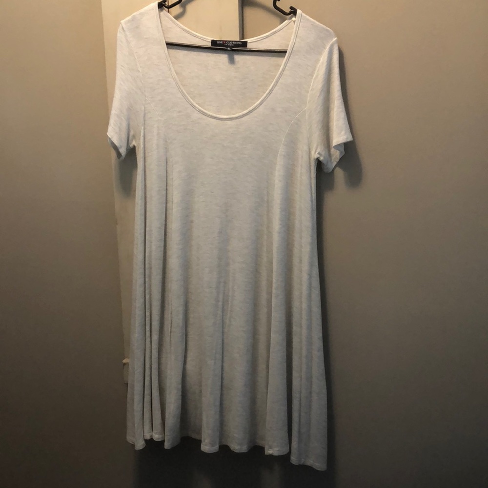 SALE 🎉 4 For $10 🎉 One Clothing Small Light Gray Short Sleeve Dress